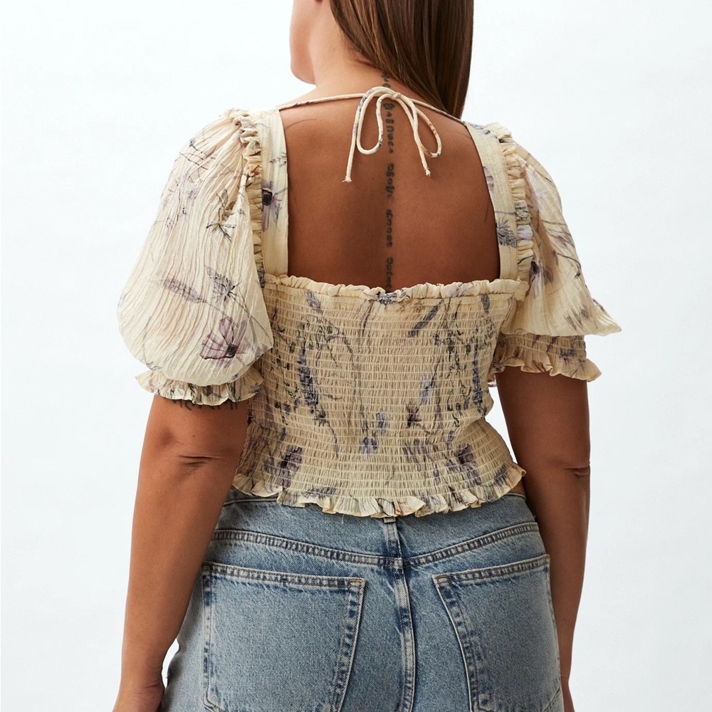 Floral Smocked Puff Sleeve Top - Picture 2 of 4